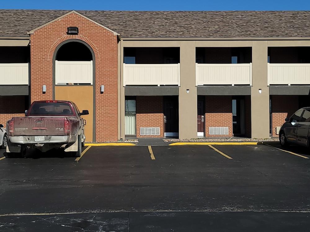 Super 8 By Wyndham Kansas City Airport North Экстерьер фото