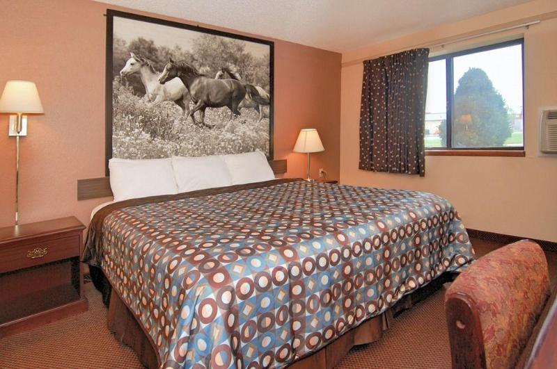 Super 8 By Wyndham Kansas City Airport North Экстерьер фото