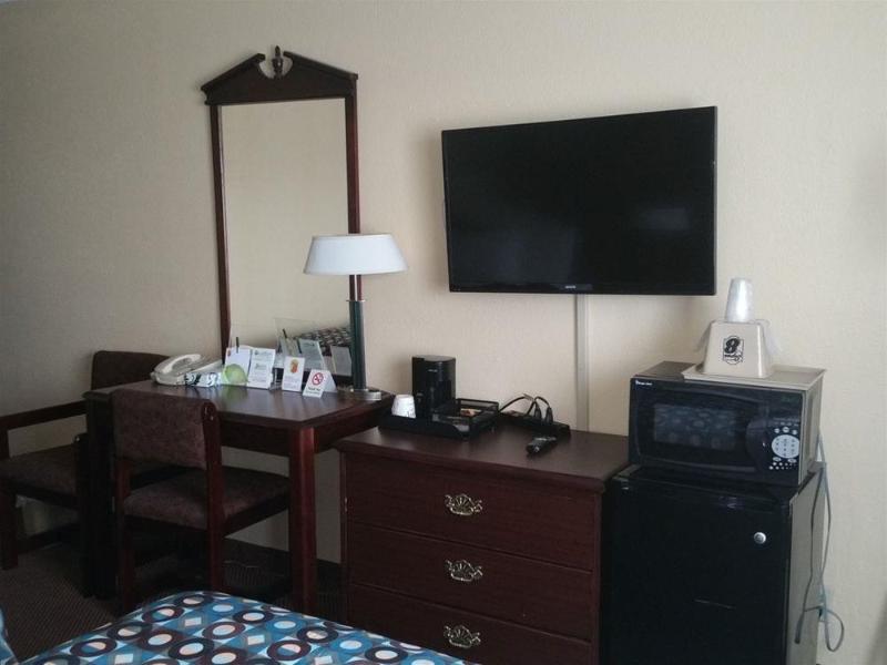 Super 8 By Wyndham Kansas City Airport North Экстерьер фото