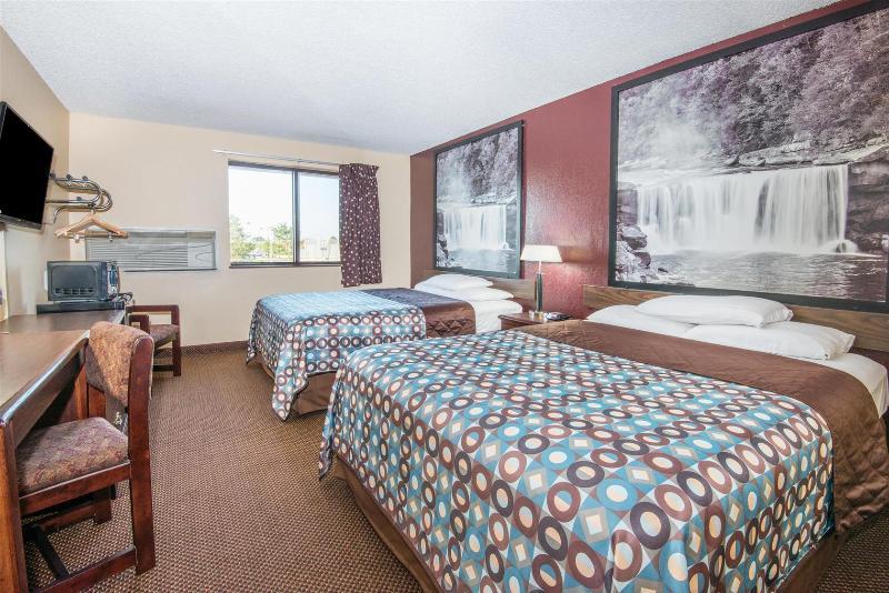 Super 8 By Wyndham Kansas City Airport North Экстерьер фото