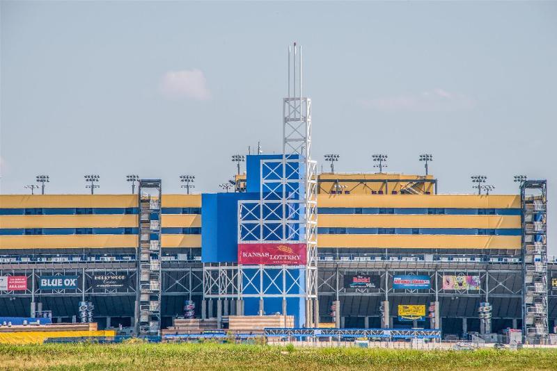 Super 8 By Wyndham Kansas City Airport North Экстерьер фото